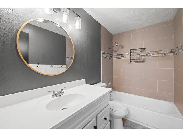 6393 Sw SKIVER Dr, Beaverton, OR 97078