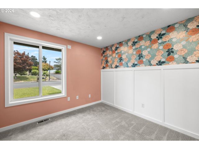 6393 Sw SKIVER Dr, Beaverton, OR 97078