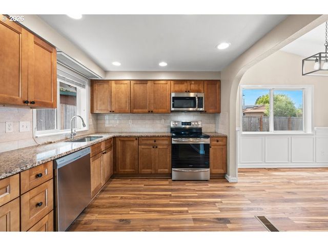 6393 Sw SKIVER Dr, Beaverton, OR 97078