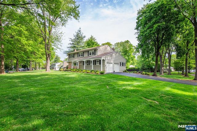 102 Robertson Drive, Wyckoff, NJ 07481