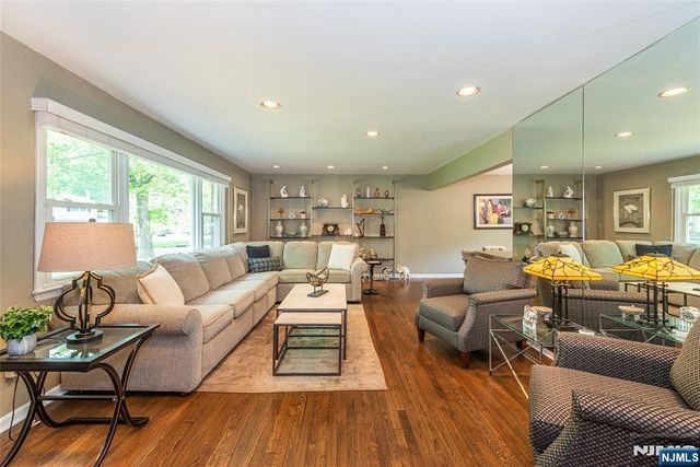 102 Robertson Drive, Wyckoff, NJ 07481