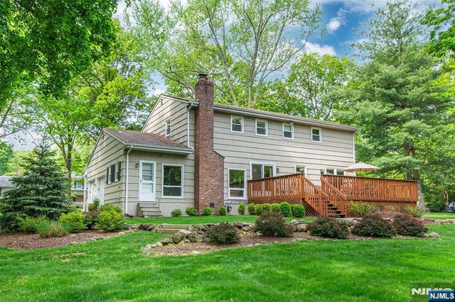 102 Robertson Drive, Wyckoff, NJ 07481