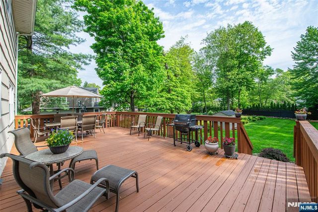 102 Robertson Drive, Wyckoff, NJ 07481