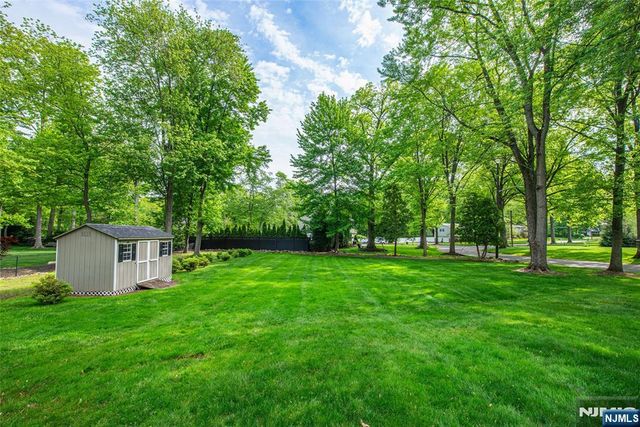 102 Robertson Drive, Wyckoff, NJ 07481