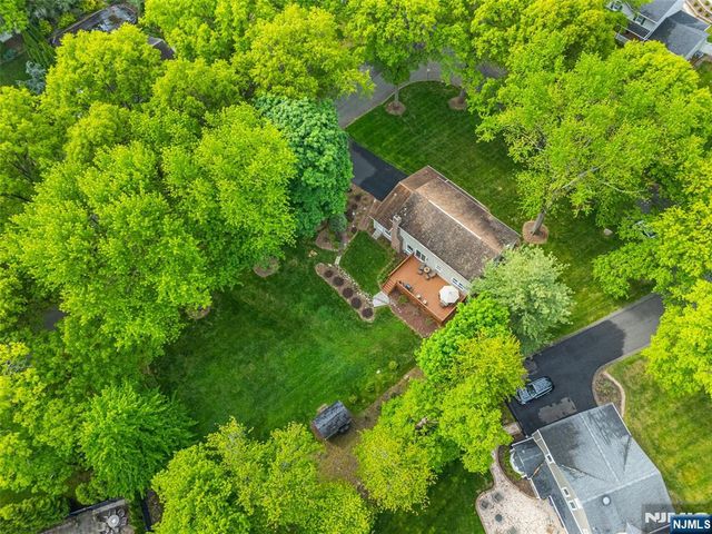 102 Robertson Drive, Wyckoff, NJ 07481