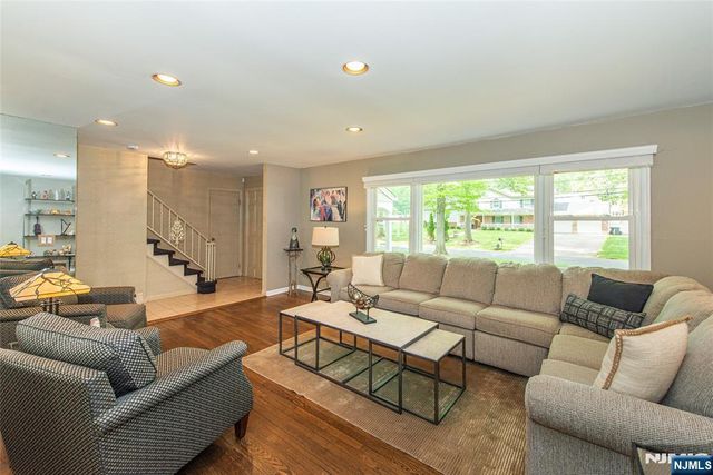 102 Robertson Drive, Wyckoff, NJ 07481