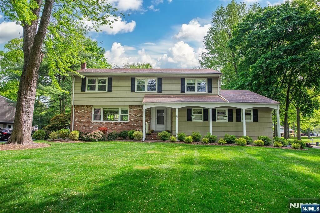 102 Robertson Drive, Wyckoff, NJ 07481