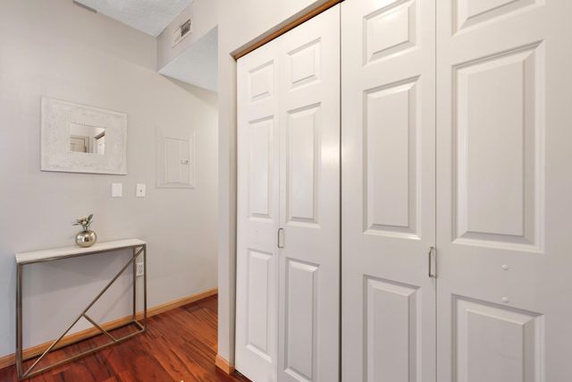 660 N 2nd Street 305, Minneapolis, MN 55401