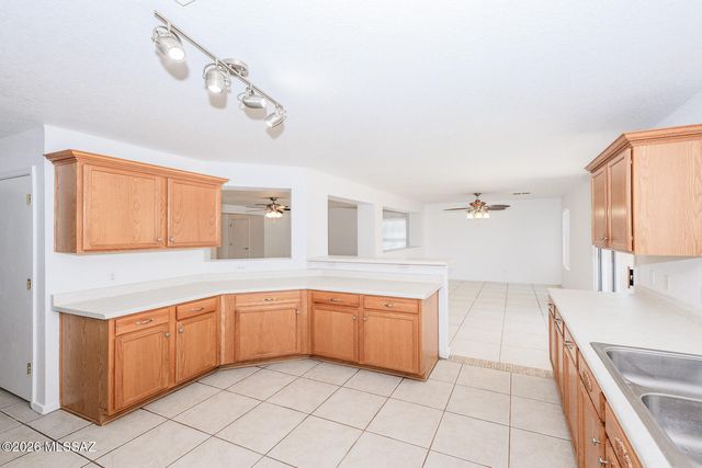 6218 E Stonechat Drive, Tucson, AZ 85756