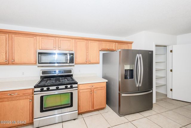 6218 E Stonechat Drive, Tucson, AZ 85756