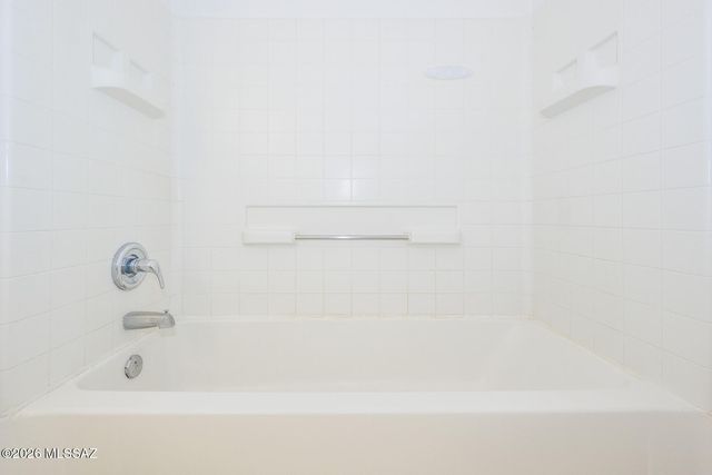 6218 E Stonechat Drive, Tucson, AZ 85756