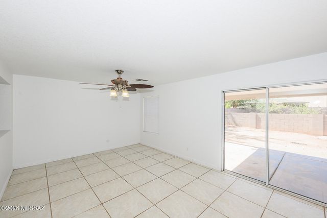 6218 E Stonechat Drive, Tucson, AZ 85756