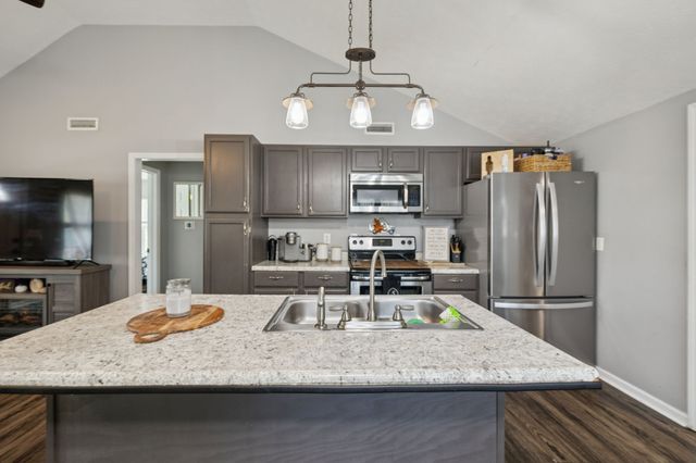 6 Badger Ln, Carthage, TN 37030