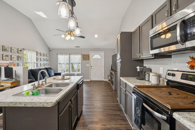 6 Badger Ln, Carthage, TN 37030