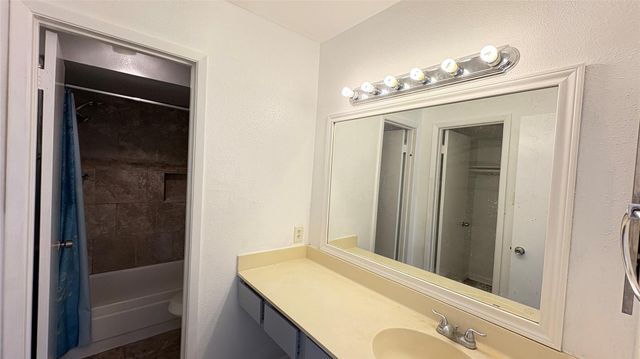 6633 W Airport Boulevard 101, Houston, TX 77035