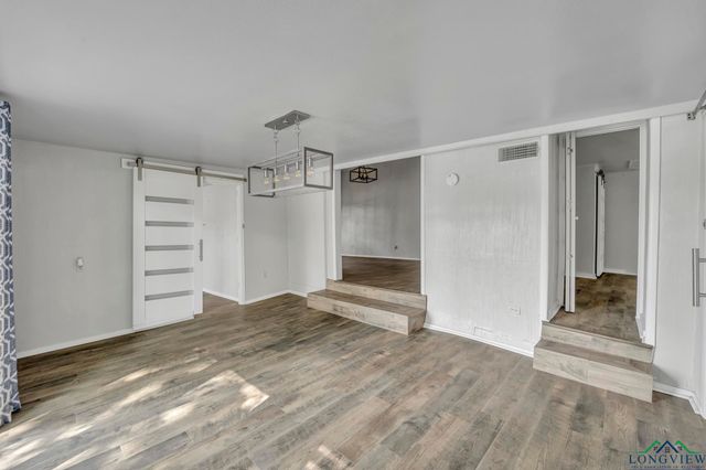 585 Naples Dr., Omaha, TX 75571