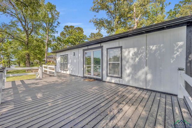 585 Naples Dr., Omaha, TX 75571