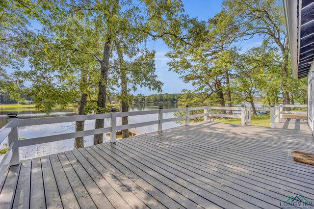 585 Naples Dr., Omaha, TX 75571