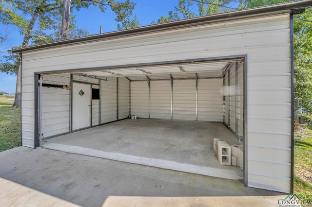 585 Naples Dr., Omaha, TX 75571