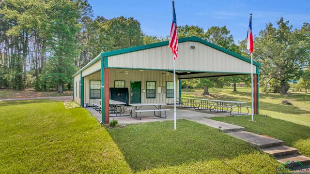 585 Naples Dr., Omaha, TX 75571