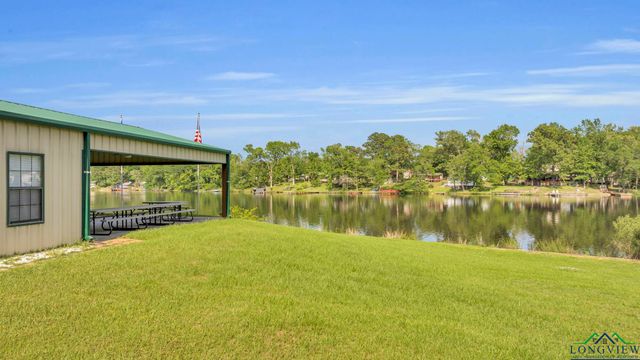 585 Naples Dr., Omaha, TX 75571