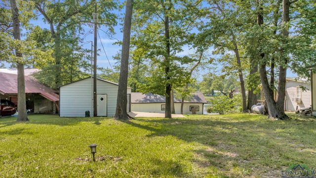 585 Naples Dr., Omaha, TX 75571