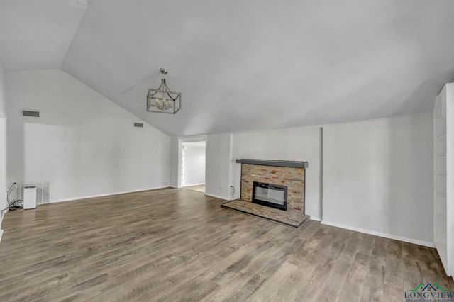 585 Naples Dr., Omaha, TX 75571