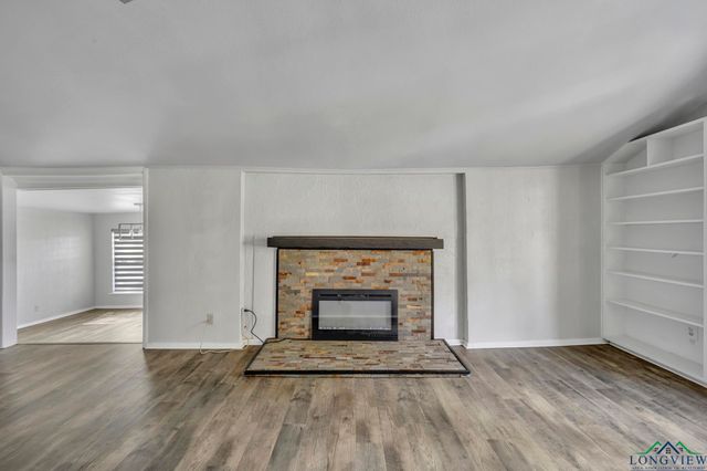 585 Naples Dr., Omaha, TX 75571