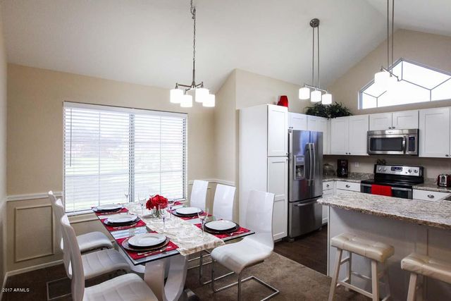 1633 E LAKESIDE Drive 129, Gilbert, AZ 85234