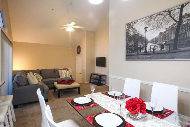 1633 E LAKESIDE Drive 129, Gilbert, AZ 85234