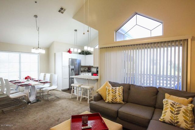 1633 E LAKESIDE Drive 129, Gilbert, AZ 85234