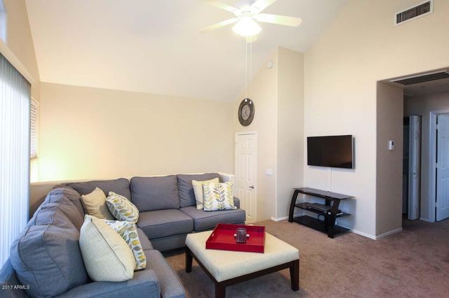 1633 E LAKESIDE Drive 129, Gilbert, AZ 85234