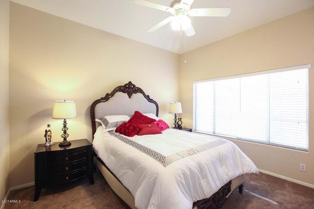 1633 E LAKESIDE Drive 129, Gilbert, AZ 85234