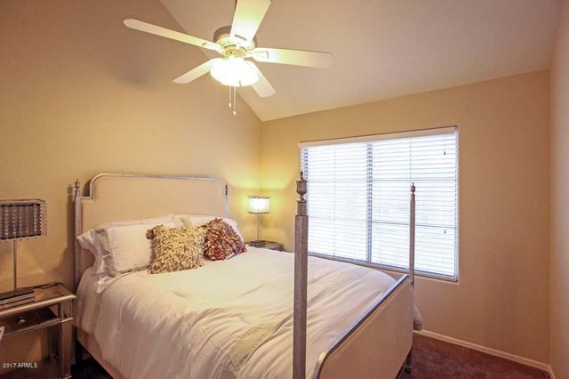 1633 E LAKESIDE Drive 129, Gilbert, AZ 85234