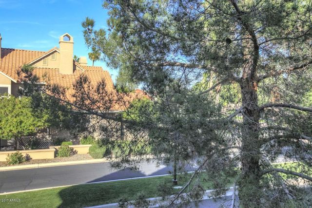 1633 E LAKESIDE Drive 129, Gilbert, AZ 85234