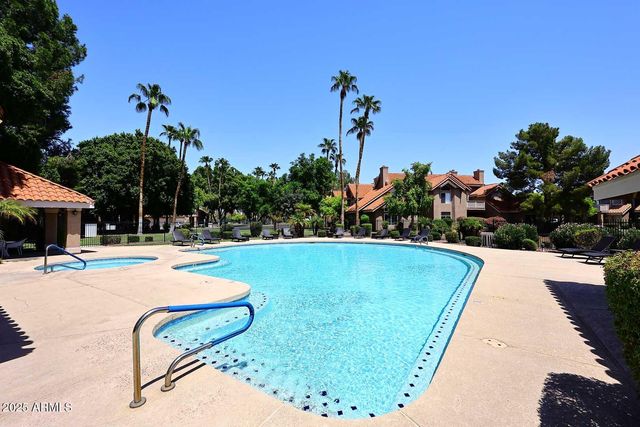 1633 E LAKESIDE Drive 129, Gilbert, AZ 85234