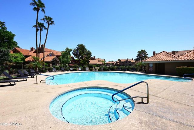1633 E LAKESIDE Drive 129, Gilbert, AZ 85234