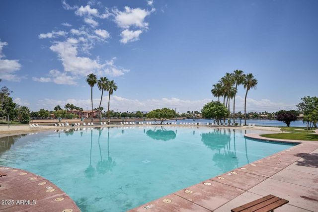 1633 E LAKESIDE Drive 129, Gilbert, AZ 85234