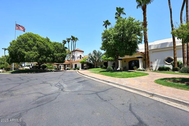 1633 E LAKESIDE Drive 129, Gilbert, AZ 85234
