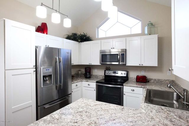 1633 E LAKESIDE Drive 129, Gilbert, AZ 85234