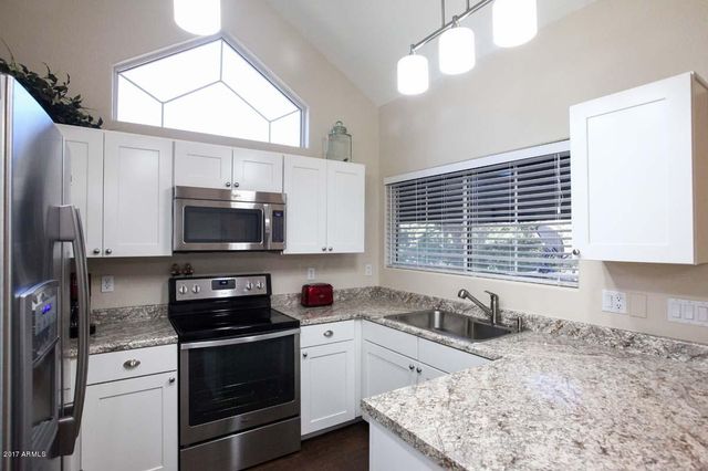 1633 E LAKESIDE Drive 129, Gilbert, AZ 85234