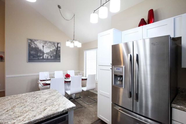 1633 E LAKESIDE Drive 129, Gilbert, AZ 85234
