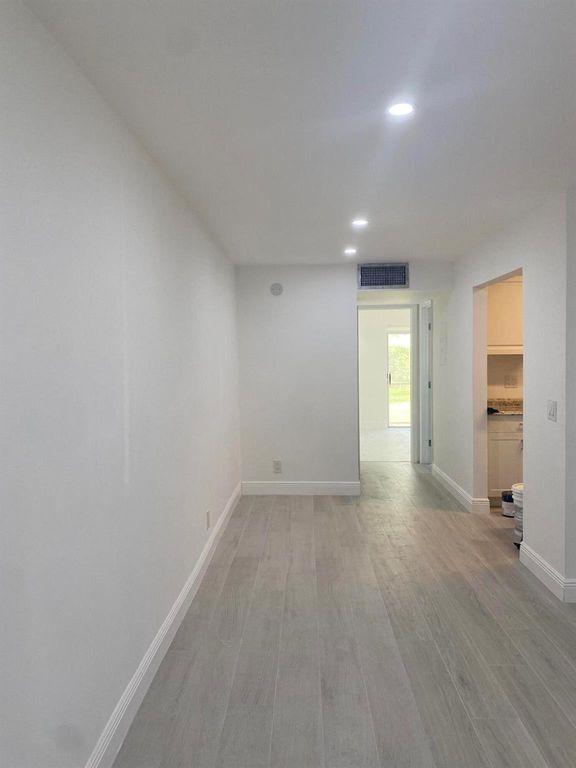 555 Purdy Lane 106, Palm Springs, FL 33461