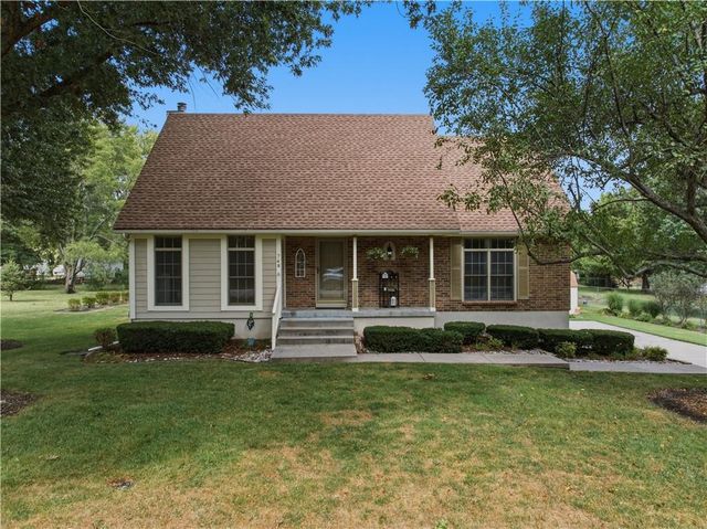 748 S Peculiar Drive, Peculiar, MO 64078