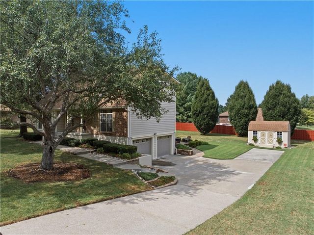 748 S Peculiar Drive, Peculiar, MO 64078