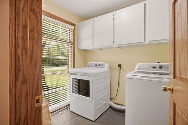 748 S Peculiar Drive, Peculiar, MO 64078