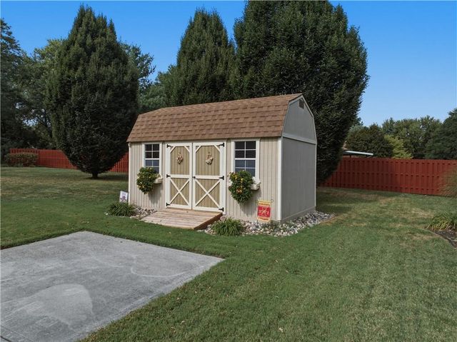 748 S Peculiar Drive, Peculiar, MO 64078