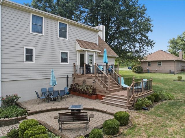 748 S Peculiar Drive, Peculiar, MO 64078
