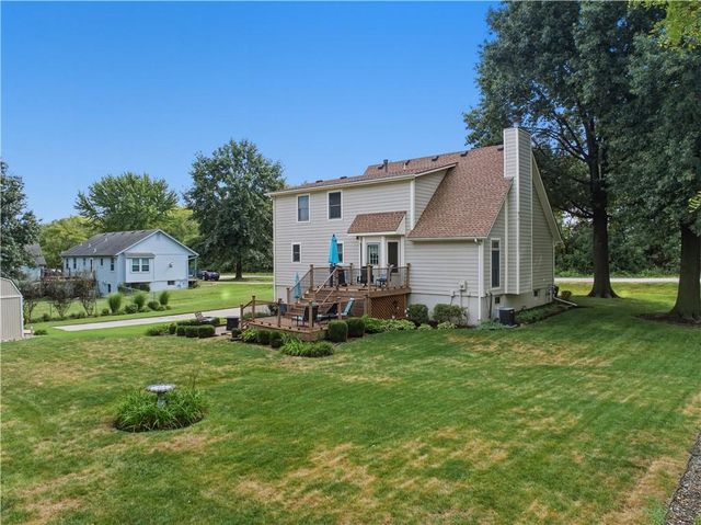 748 S Peculiar Drive, Peculiar, MO 64078