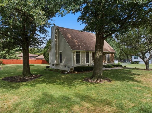 748 S Peculiar Drive, Peculiar, MO 64078